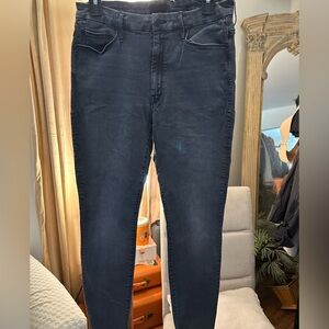 MOTHER High Waisted Looker Ankle Fray Jeans- Size 31